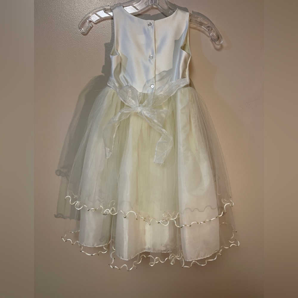 Flower Girl Dress Wedding Formal Ivory Size 4 Excellent Condition! - Picture 2 of 9
